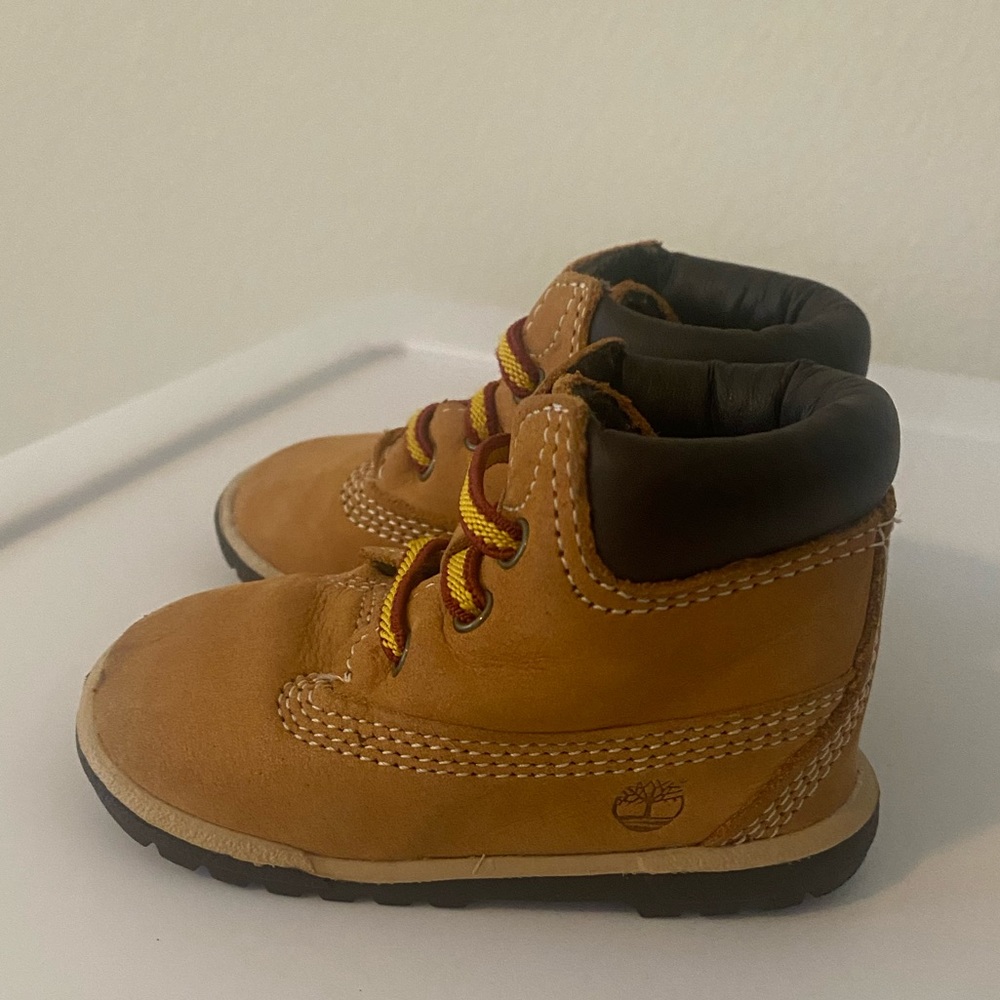 Baby Timberland boots size 2. So cute! 🤎